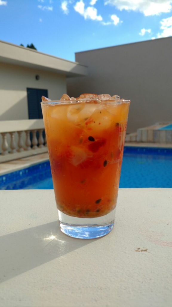 caipiroska de maracujá com morango