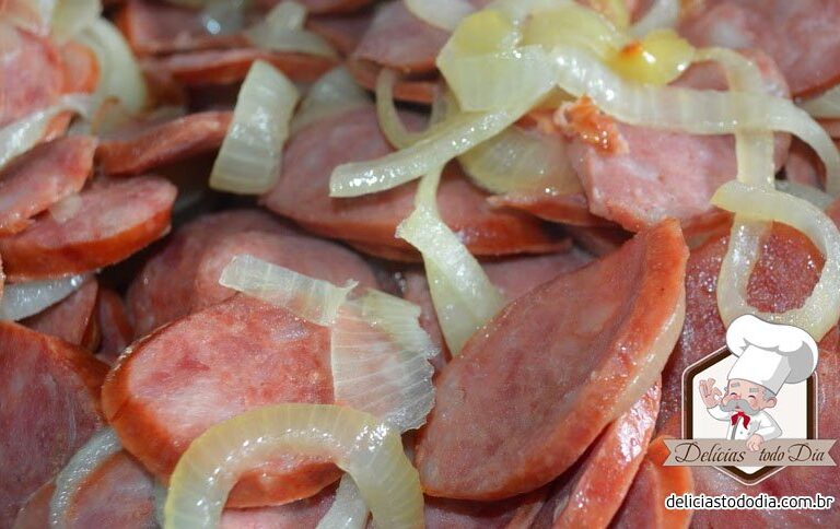 Calabresa acebolada