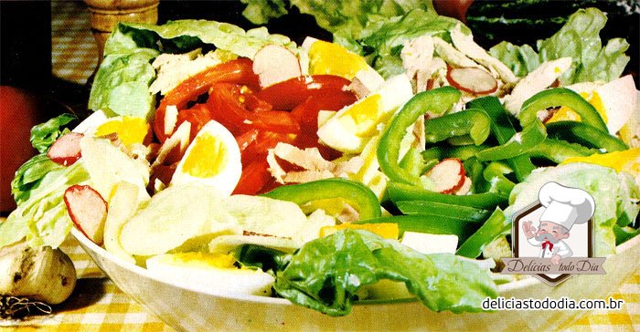 Salada com frango e presunto