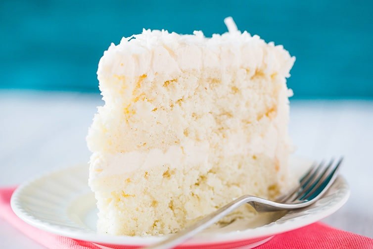 Bolo mousse de leite ninho