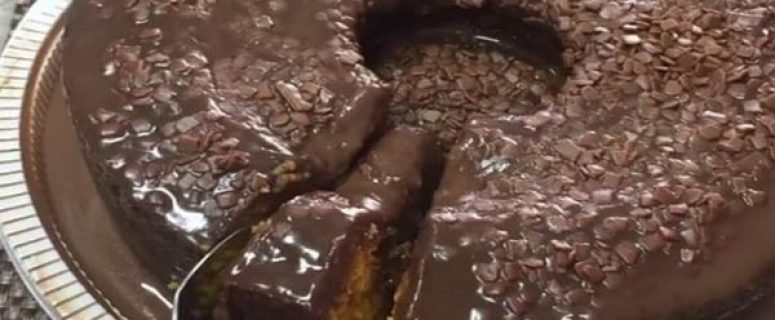 bolo vulcão de cenoura e chocolate