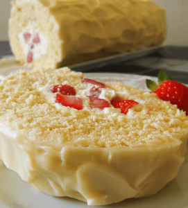 Rocambole de Chocolate Branco com Morangos 2