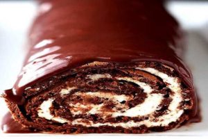 Rocambole Merengue de Chocolate com Creme 2