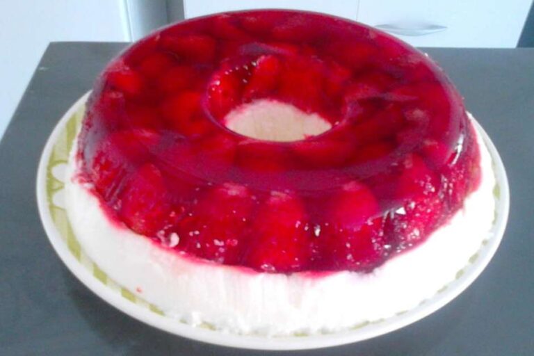 flan de iogurte com morango