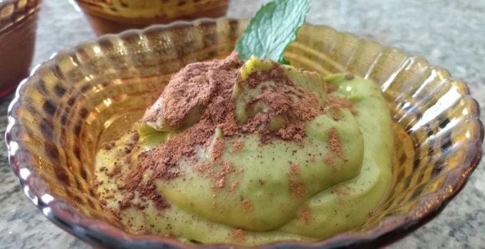 Creme de abacate com hortelã