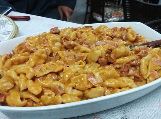 Macarrão com calabresa na panela de pressão