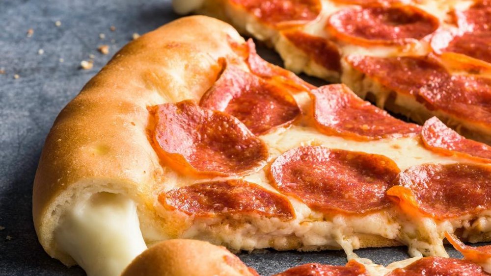 pizza com borda recheada