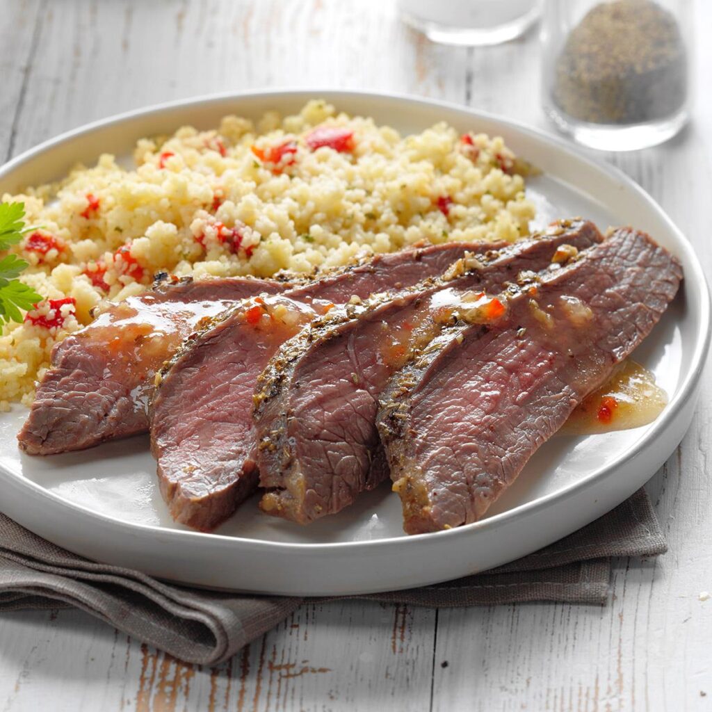 Fraldinha assada na cerveja com farofa de arroz
