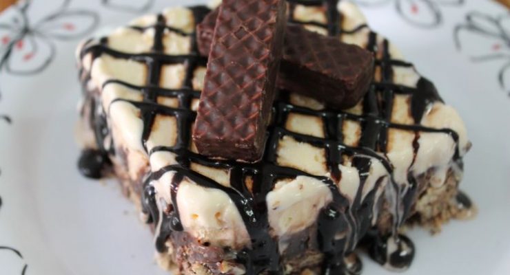 Torta de bis com sorvete