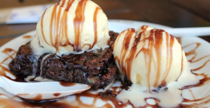 brownie com sorvete