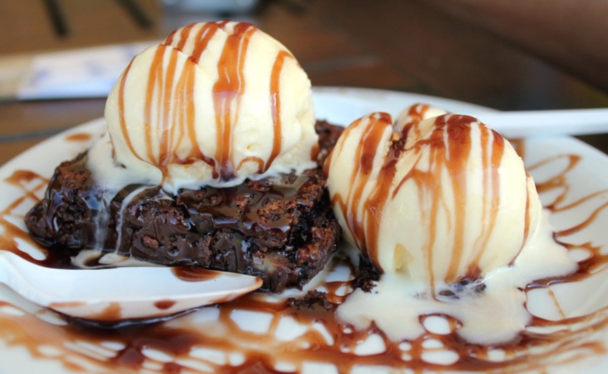 brownie com sorvete